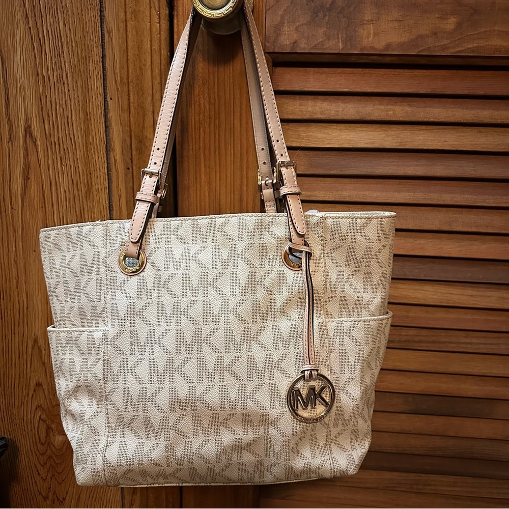 Michael Kors Vanilla Jet Set Tote & Wallet Set